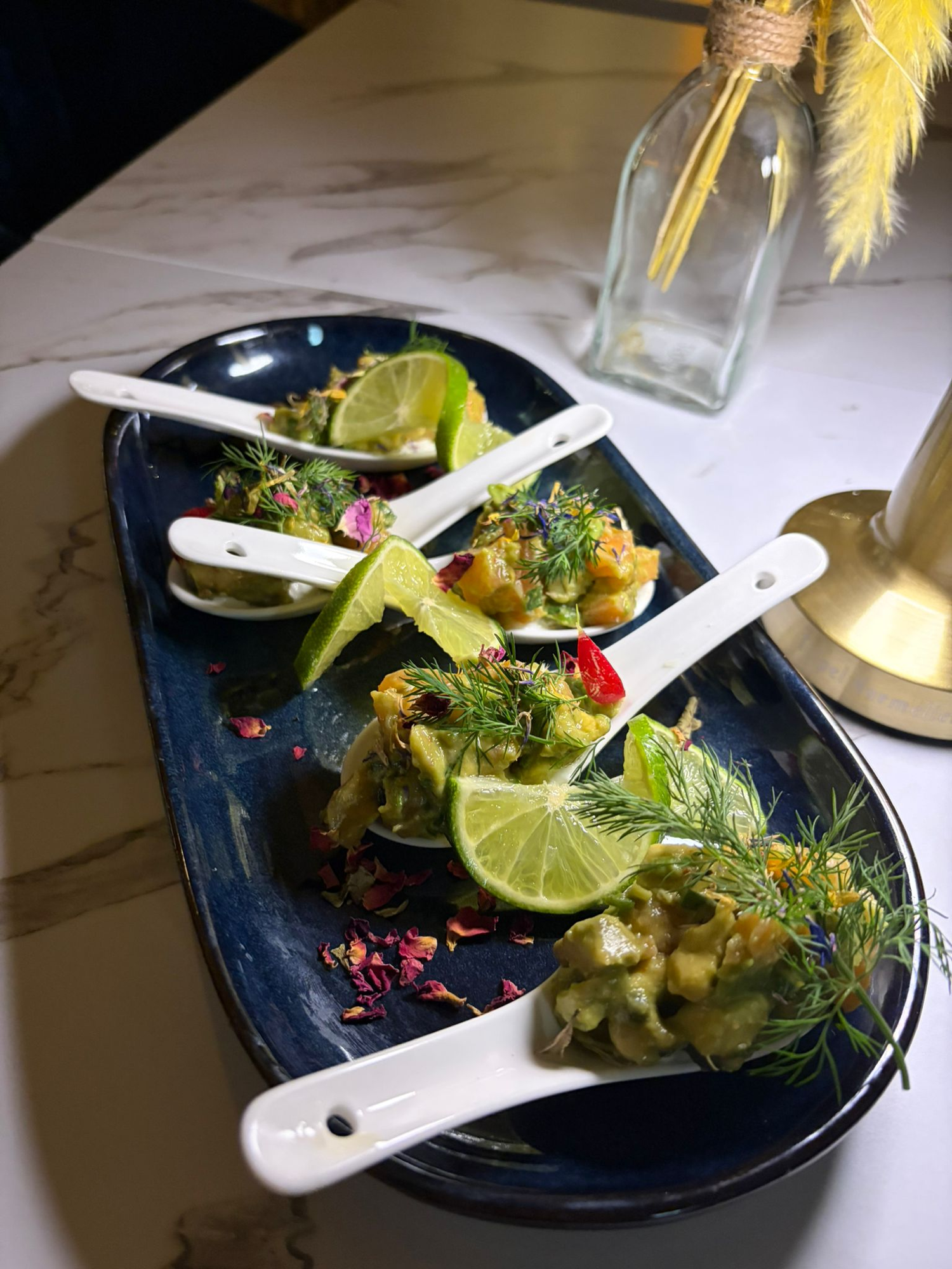 Tapas en cuillères, avocat & citron vert — Felicia Deauville