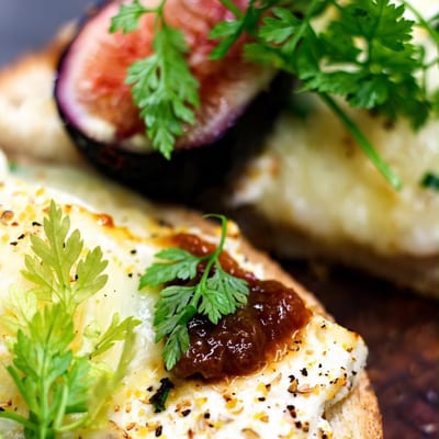 Bruschetta Chèvre & Figue – Felicia Deauville
